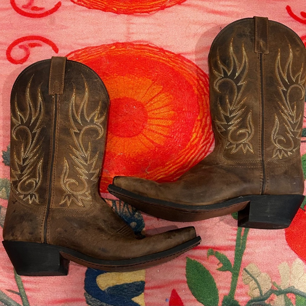 Laredo Brown & Tan Leather Cowboy Boots w/ Vintage Western Aesthetic. Men 9D